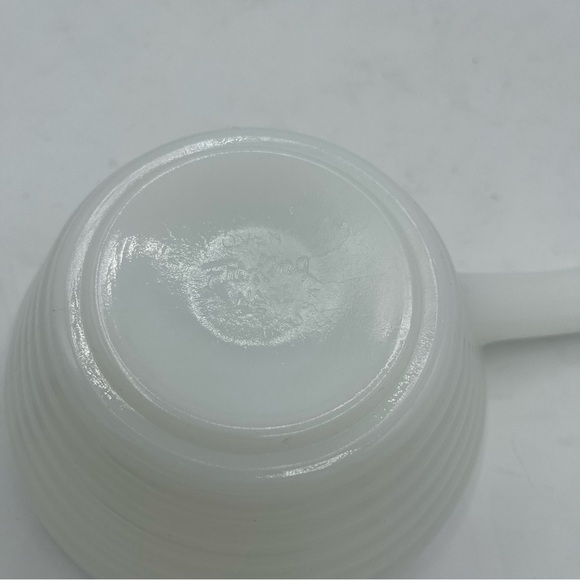 Vintage FIRE-KING WHITE BEEHIVE SOUP BOWL w/ HANDLE Ovenware Made in USA - Picture 9 of 9